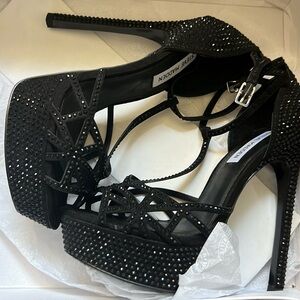 Steve Madden • ALIANAA BLACK HEELS Size 8 NWB